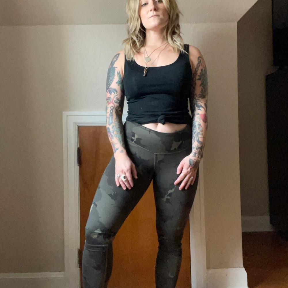 LULULEMON Camo Leggings size 6